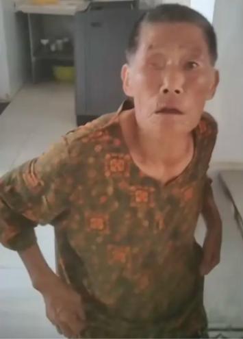 走失者照片 黄冈市寻人：八旬老太走失，穿咖底印...