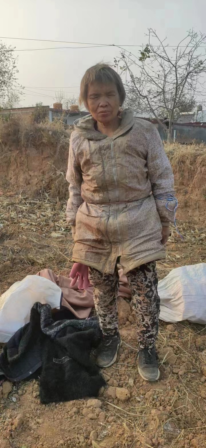走失者照片 帮她回家：保定六旬老太被救助，白色...