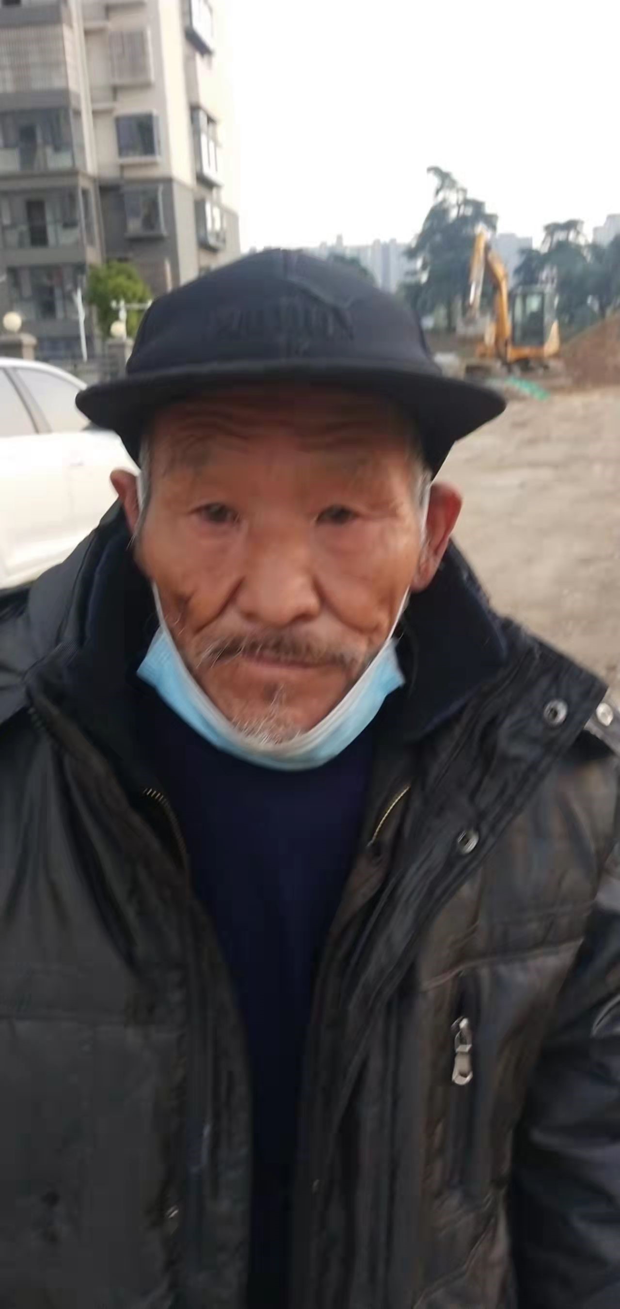 走失者照片 驻马店寻亲：七旬老人被救助，穿黑色...