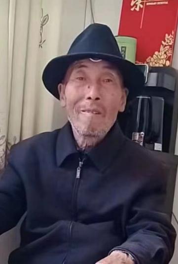 走失者照片 咸阳急寻！七旬老人走失，戴黑色礼帽...