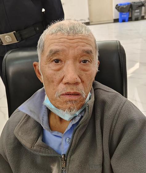 走失者照片 荆州寻亲：七旬老人被救助，穿灰色外...