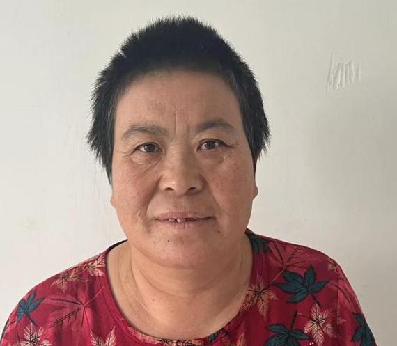 走失者照片 商丘寻亲：五旬女子被救助数月，穿黑...