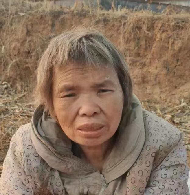 走失者照片 帮她回家：保定六旬老太被救助，白色...