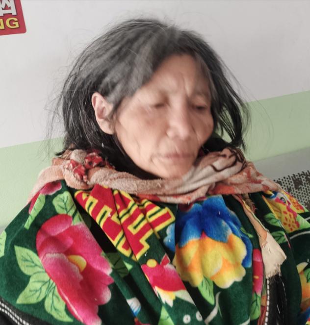 走失者照片 滨州寻亲：六旬老太被救助，穿红色上...