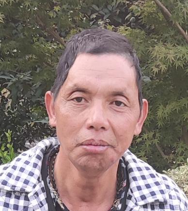 走失者照片 亳州寻亲：中年男子被救助，穿黑白格...