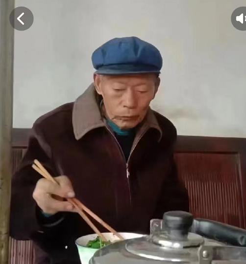 走失者照片 遵义急寻：七旬老人走失，穿藏青色上...