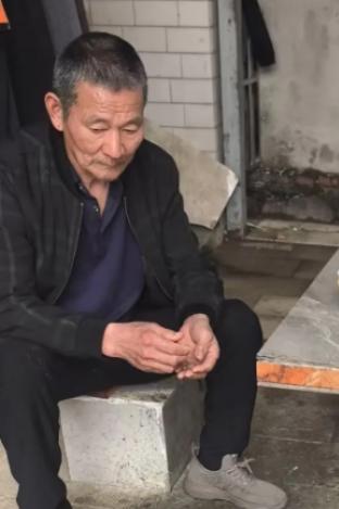 走失者照片 鄂州市寻人：六旬老人走失，患阿尔茨...