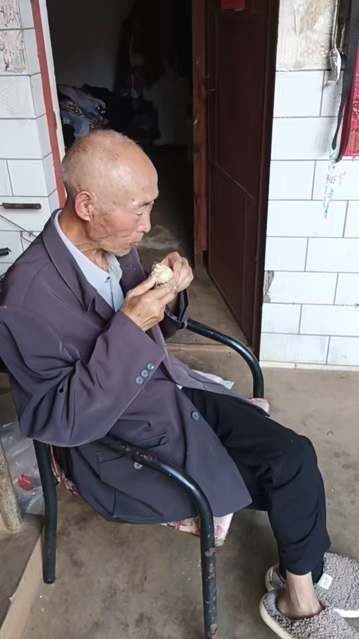 走失者照片 曲靖市宣威市寻人：七旬老人走失，患...