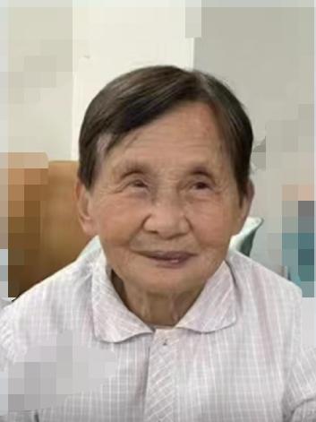走失者照片 紧急寻人：盐城八旬老太失联，穿深红...