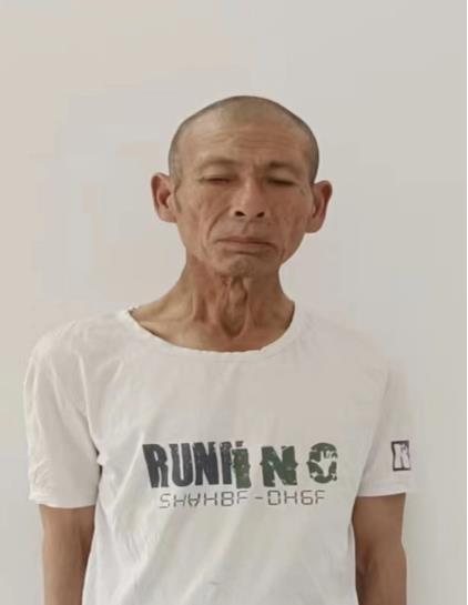 走失者照片 贵港寻亲：六旬老人被救助，穿蓝色衣...