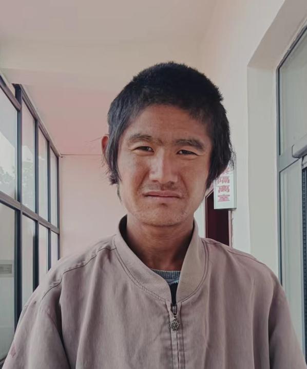 走失者照片 焦作寻亲：孟州青年男子被救助，偏瘦...