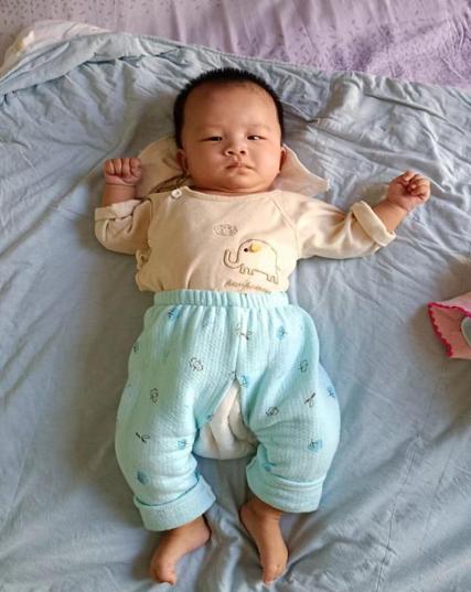 走失者照片 酒泉敦煌寻亲：7月大女婴被救助，戴...