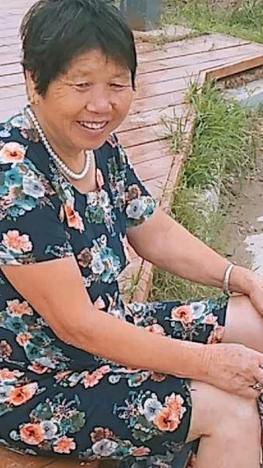 走失者照片 开封急寻：七旬老太走失，穿灰色带绿...