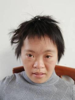走失者照片 周口寻亲：青年女子被救助，穿浅灰色...