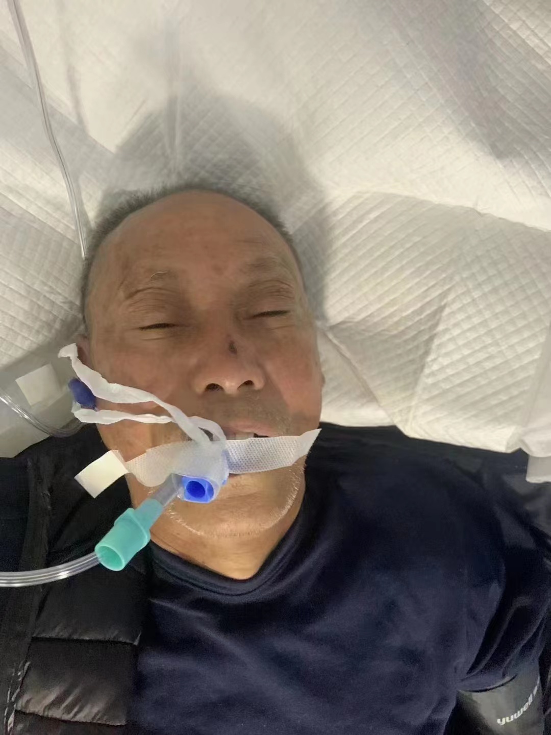 走失者照片 患者寻亲：西安六旬老人被送医，穿黑...