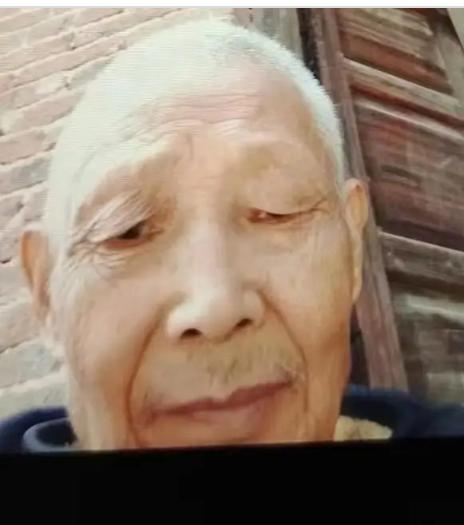 走失者照片 娄底涟源急寻：七旬老人失联，戴帽子...