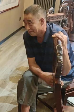 走失者照片 紧急寻人！安康六旬老人失联，穿迷彩...