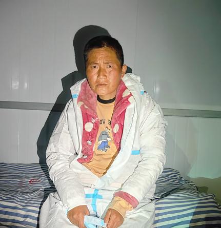 走失者照片 亳州寻亲：五旬女子被救助，穿红色棉...