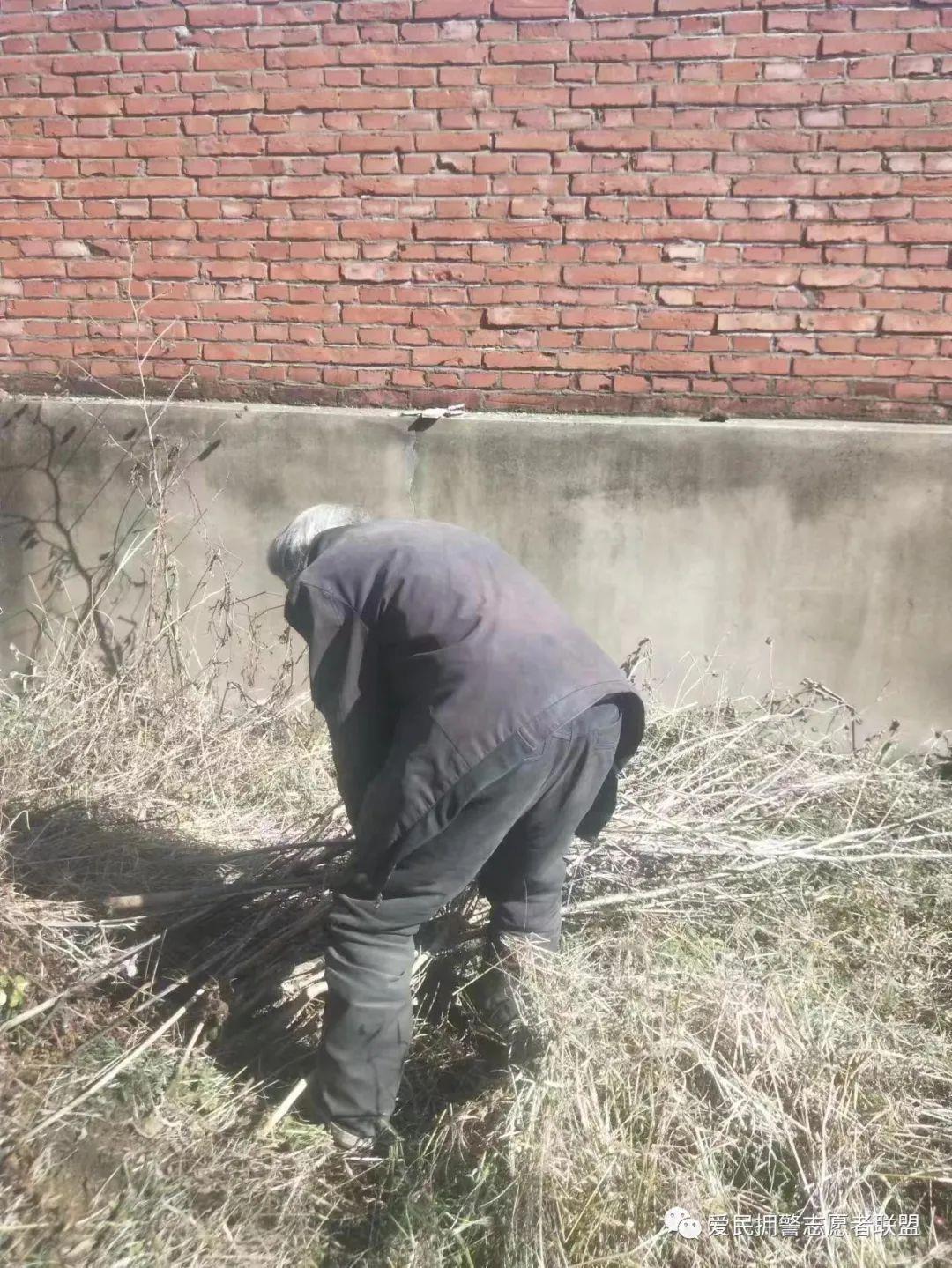 走失者照片 鞍山海城急寻：七旬老人失联，穿深色...