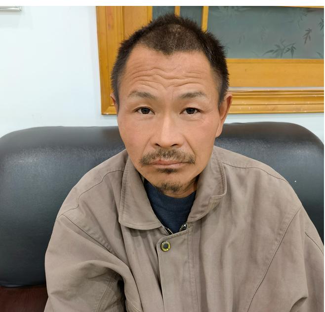 走失者照片 周口寻亲：中年男子被救助，穿灰色外...
