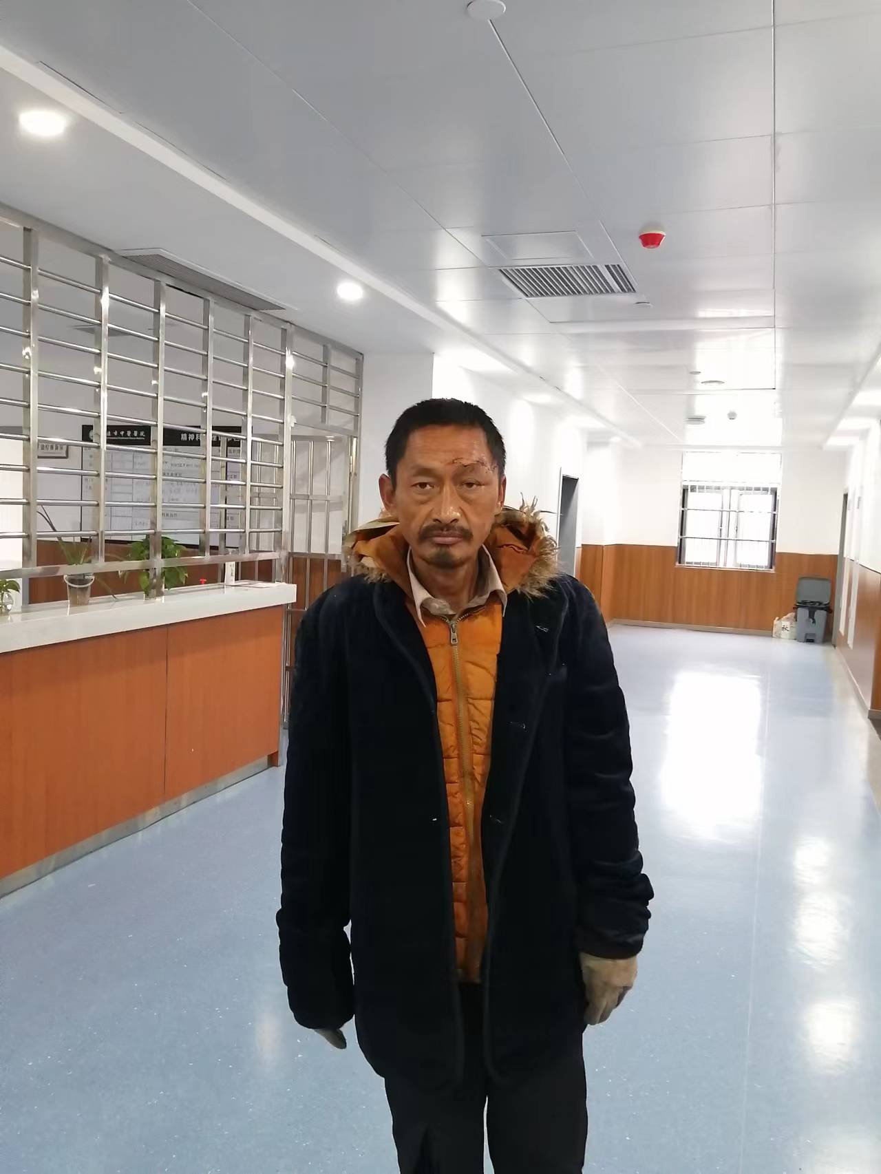 走失者照片 孝感安陆寻亲：五旬男子被救助，穿黑...