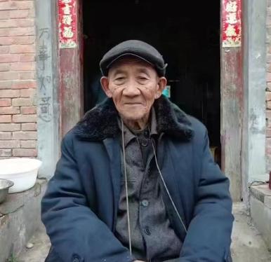 走失者照片 紧急寻人！漯河八旬老人走失，穿黑色...