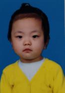 走失者照片 重庆寻亲：3岁女孩自幼被救助，裹蓝...