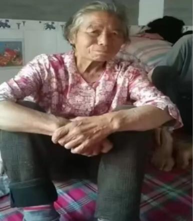 走失者照片 西安市寻人：七旬老太走失，穿黄色花...