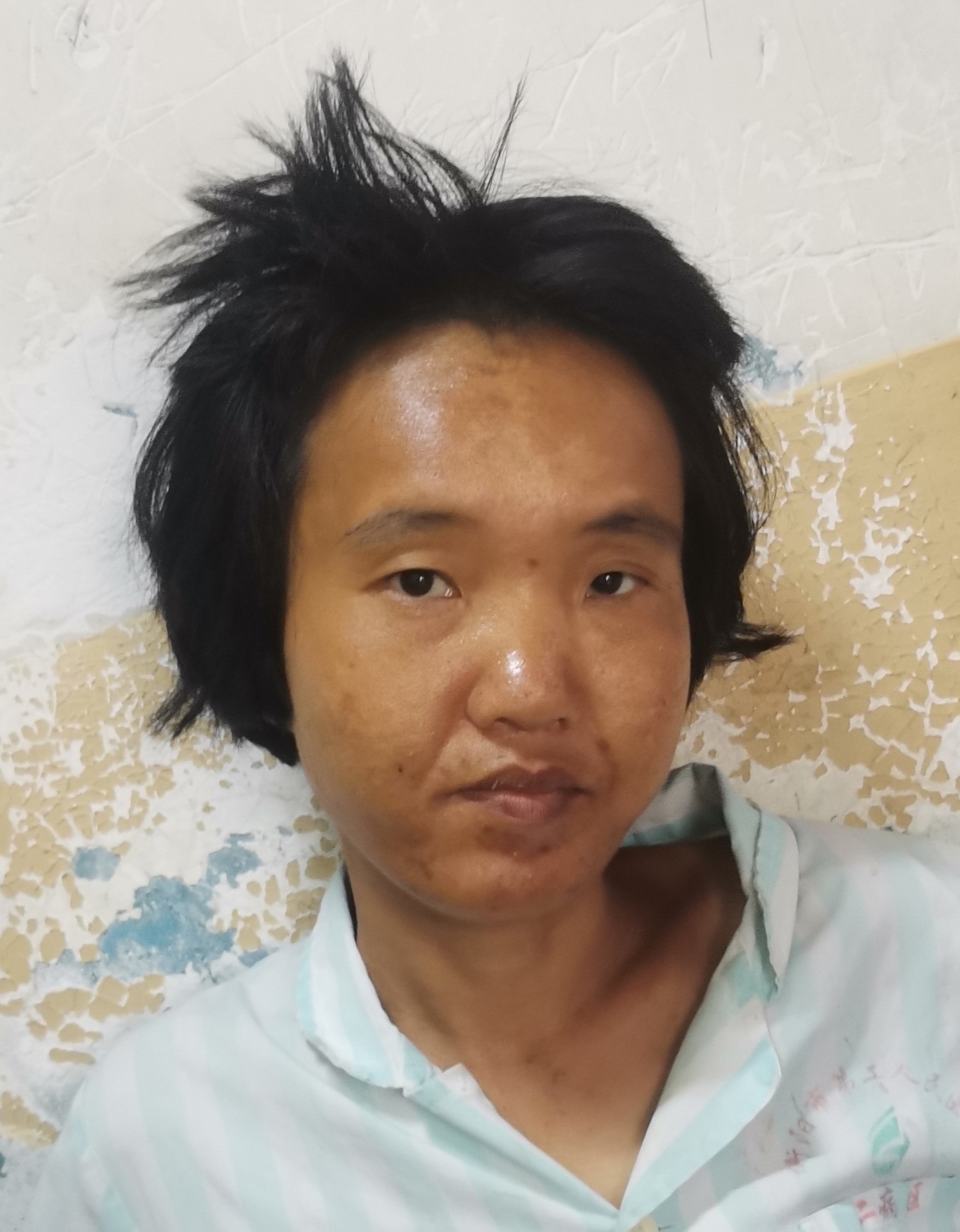 走失者照片 衡阳市救助站：青年女子被救助，穿红...