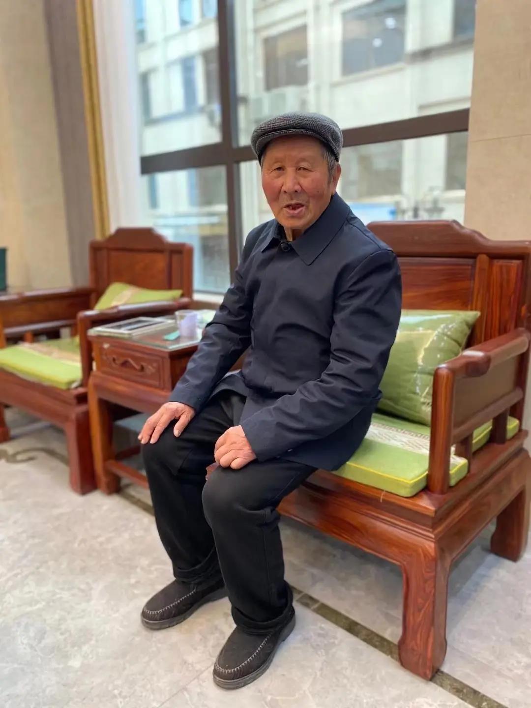 走失者照片 上饶急寻：八旬老人走失，穿深色上衣...