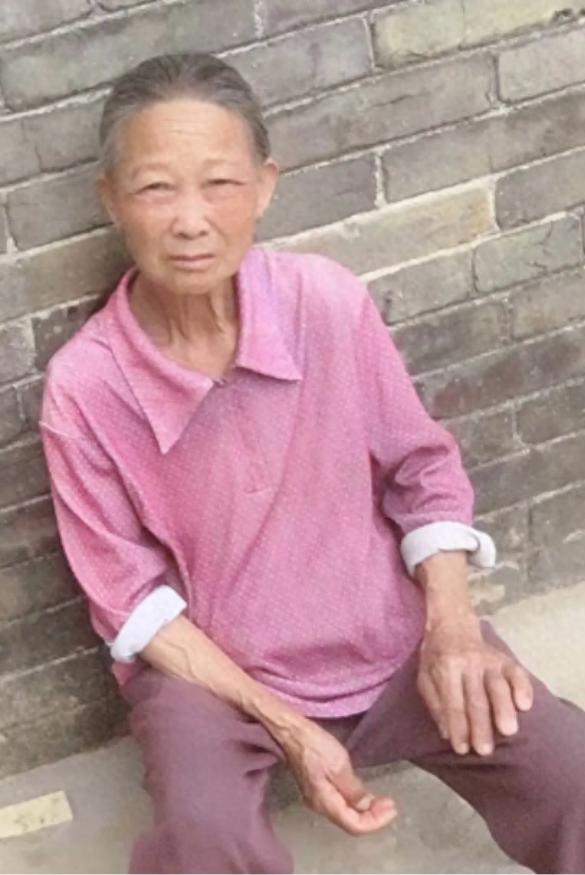 走失者照片 钦州市寻人：八旬老太走失，穿深色上...