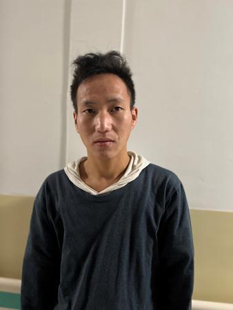 走失者照片 昆明寻亲：青年男子被救助，穿蓝灰色...