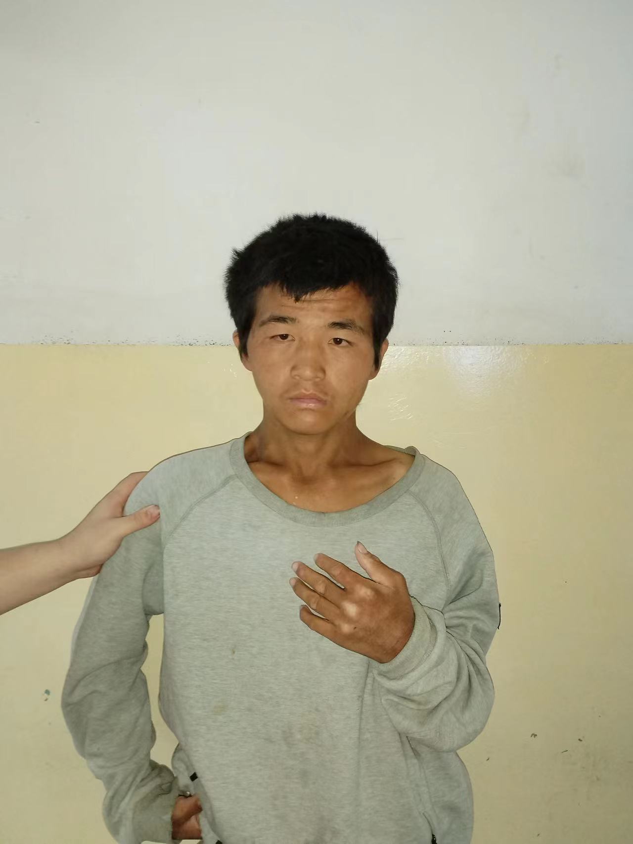 走失者照片 邢台寻亲：青年男子被救助，穿黑色衣...