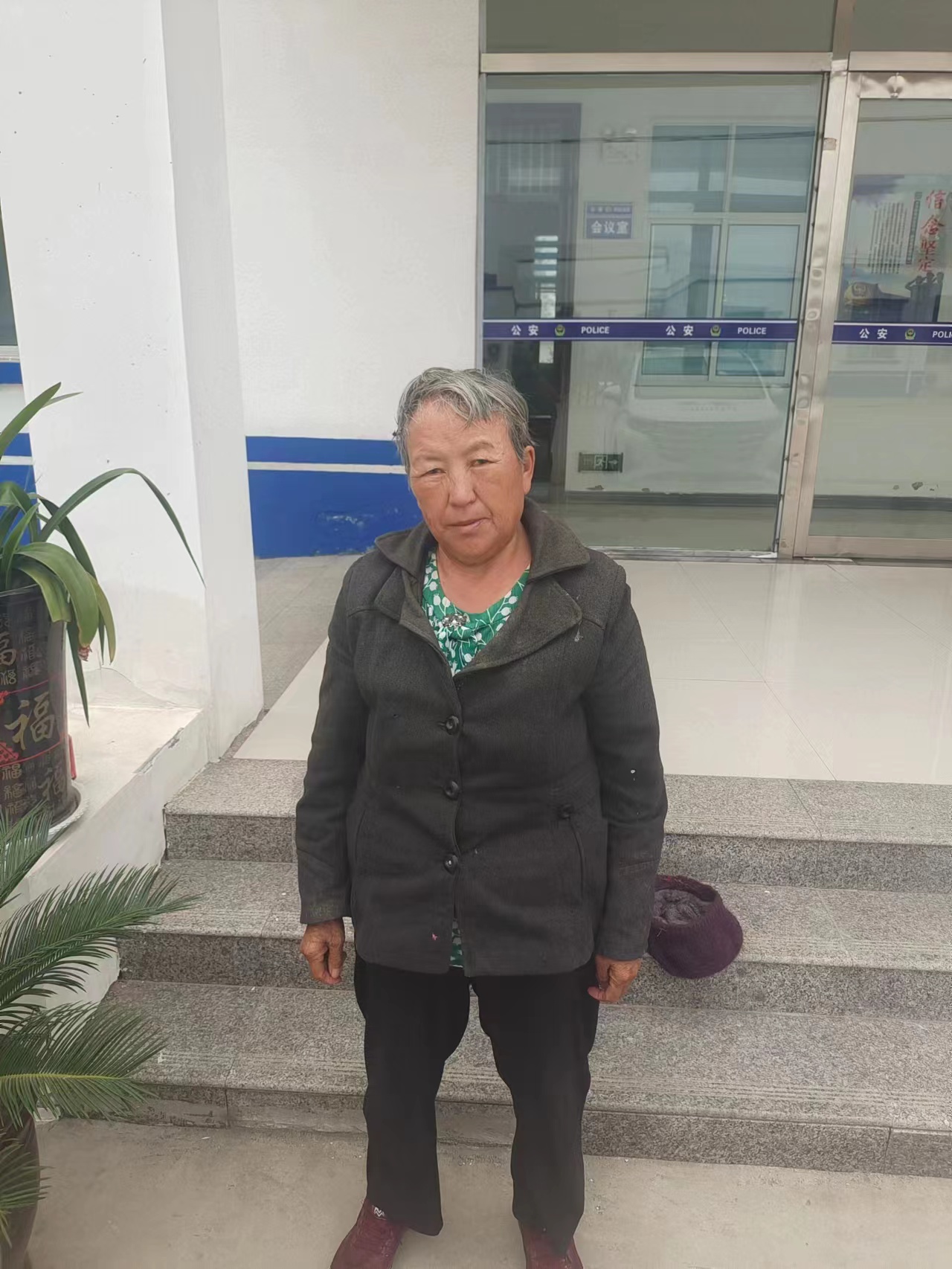 走失者照片 商丘寻亲：六旬老太被救助，穿黑色上...