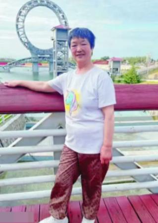 走失者照片 宝鸡市寻人：六旬老太走失，穿咖色格...