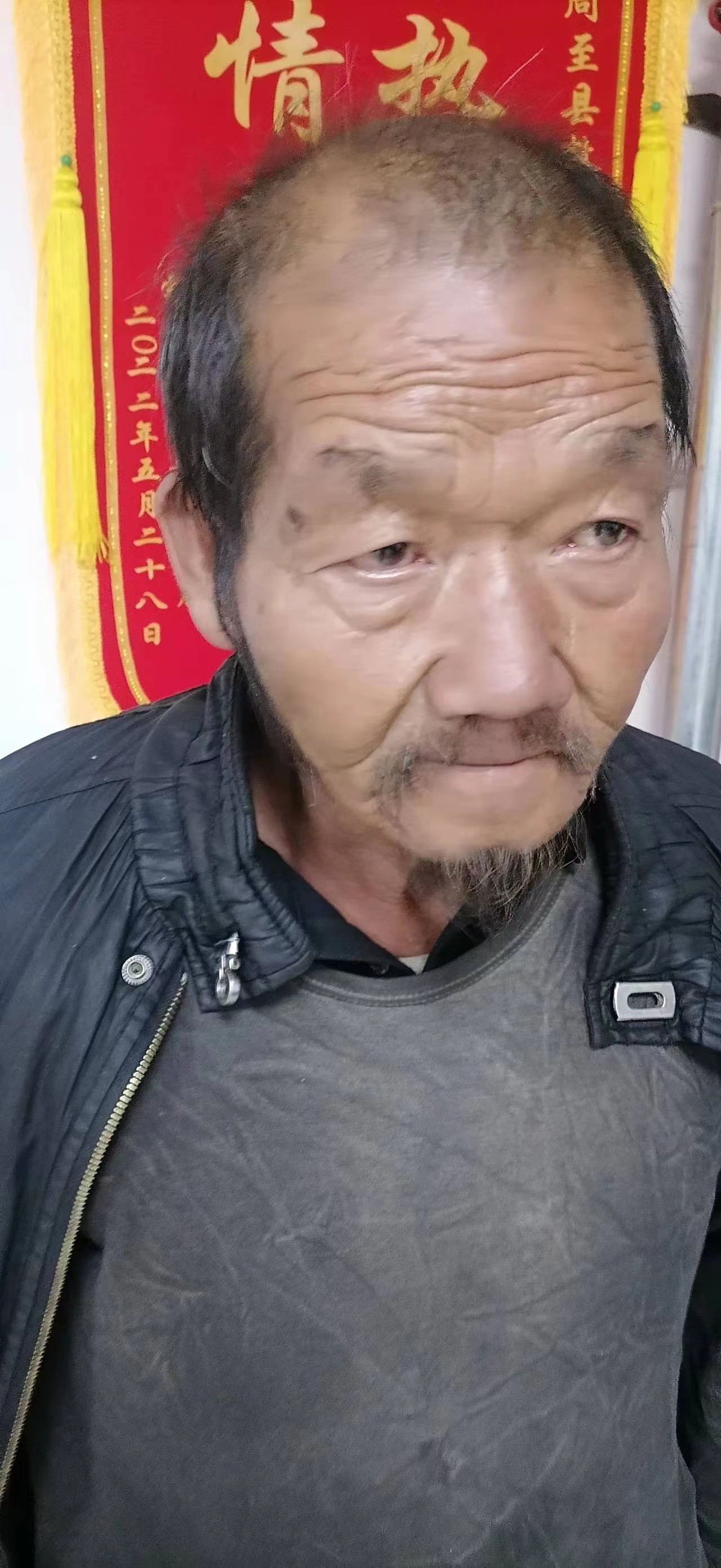 走失者照片 西安寻亲：六旬老人被救助，自写名为...