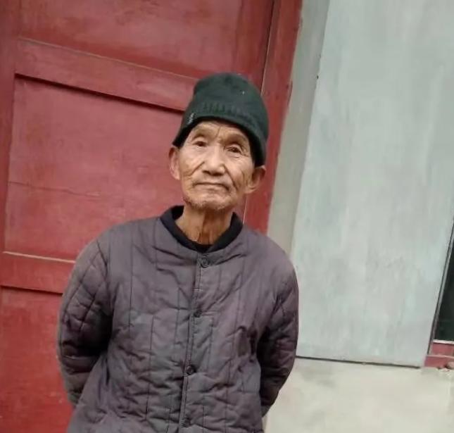 走失者照片 渭南急寻：八旬老人走失，穿蓝色上衣...