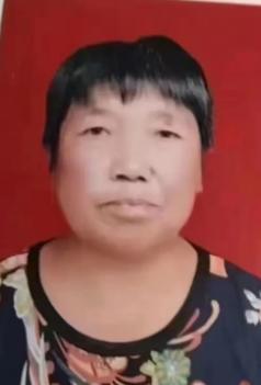 走失者照片 巴彦淖尔急寻！六旬老太失联，左眉下...