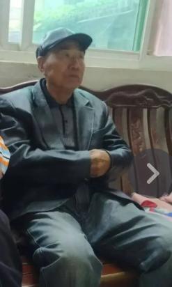 走失者照片 郑州巩义急寻：八旬老人走失，穿蓝色...