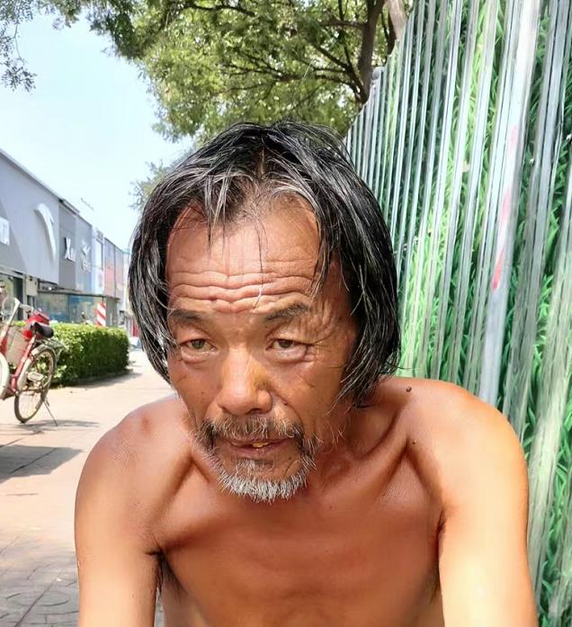 走失者照片 廊坊霸州寻亲：五旬男子被救助，穿卡...