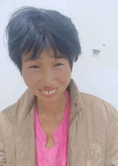 走失者照片 黄冈武穴寻亲：五旬女子被救助，穿棕...