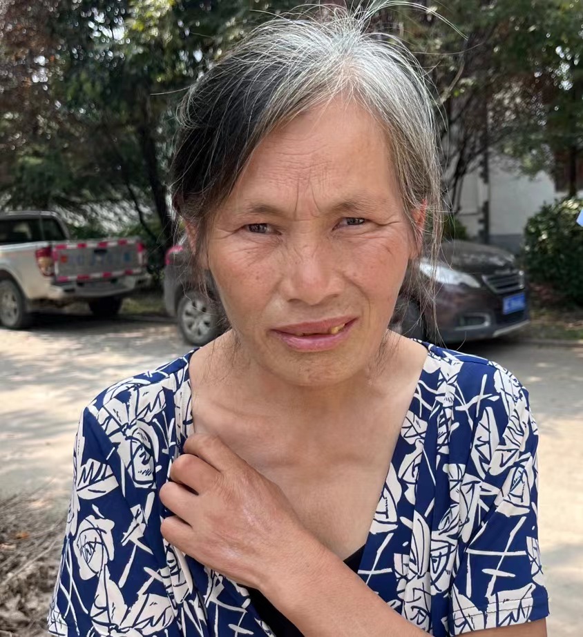 走失者照片 徐州寻亲：五旬女子被救助，穿花色裙...