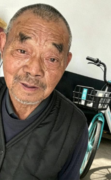 走失者照片 开封市寻人：八旬老人走失，患小脑萎...