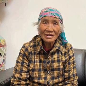 走失者照片 玉溪寻人：澄江八旬老太走失，白色头...