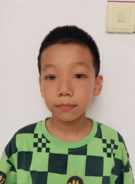 走失者照片 福州长乐寻亲：9岁男孩被救助，穿黑...