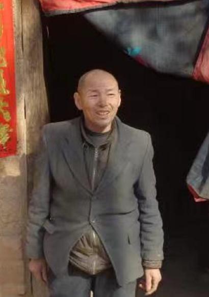 走失者照片 急寻亲友：临汾五旬男子被救助，穿黑...