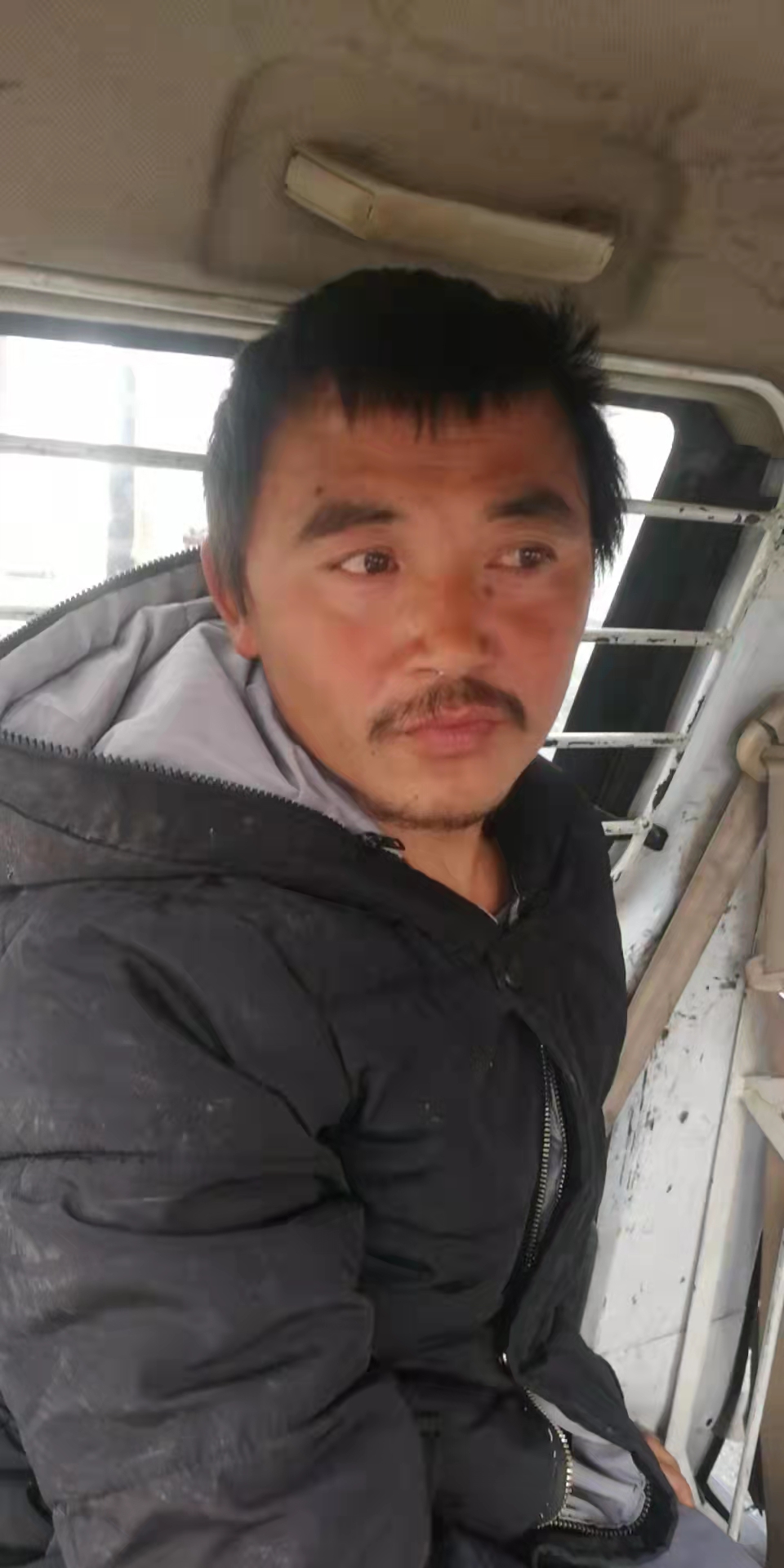 走失者照片 成都寻亲：中年男子被救助，自述叫李...