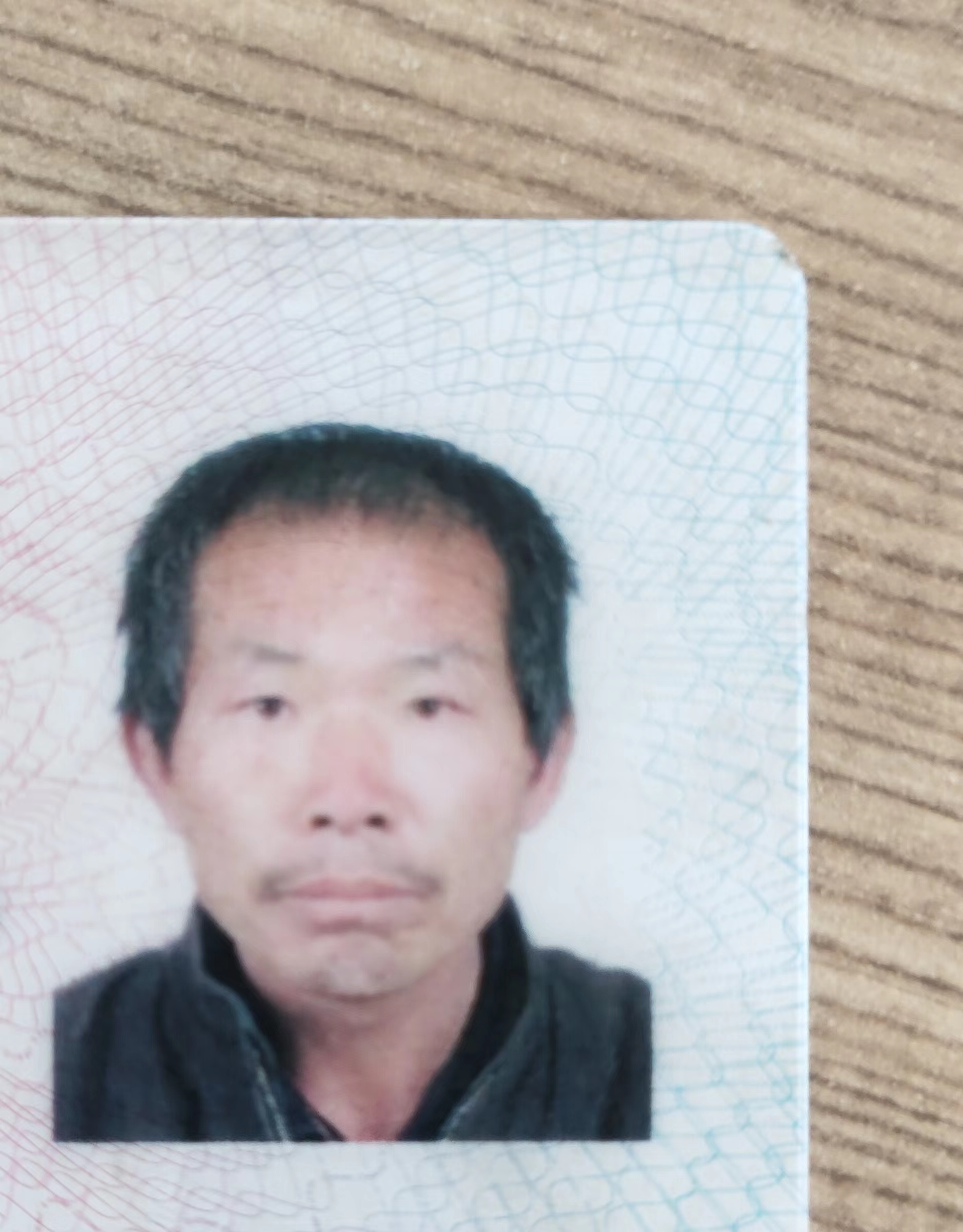 走失者照片 信阳急寻：六旬老人失联，白发微秃，...