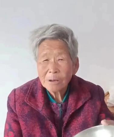 走失者照片 紧急寻人！晋中八旬老太失联，白发，...