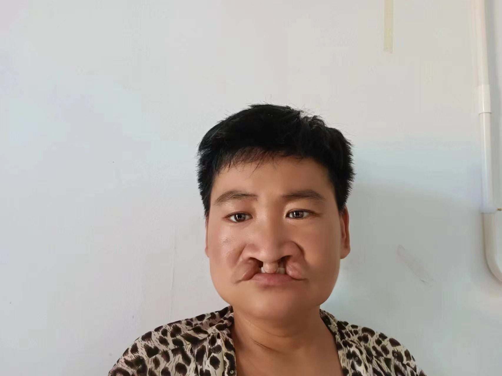 走失者照片 邯郸寻亲：中年女子被救助，穿红色衣...